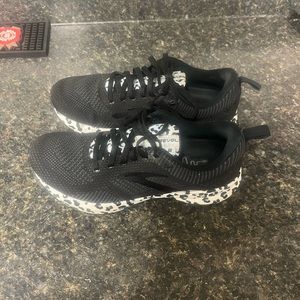 Women’s brooks size 8 shoes